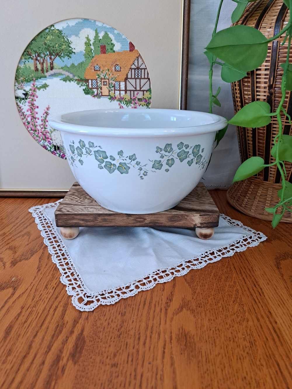 Vintage Corelle Callaway Ivy White Stoneware Mixing Bowl, 2qt- 1.9L